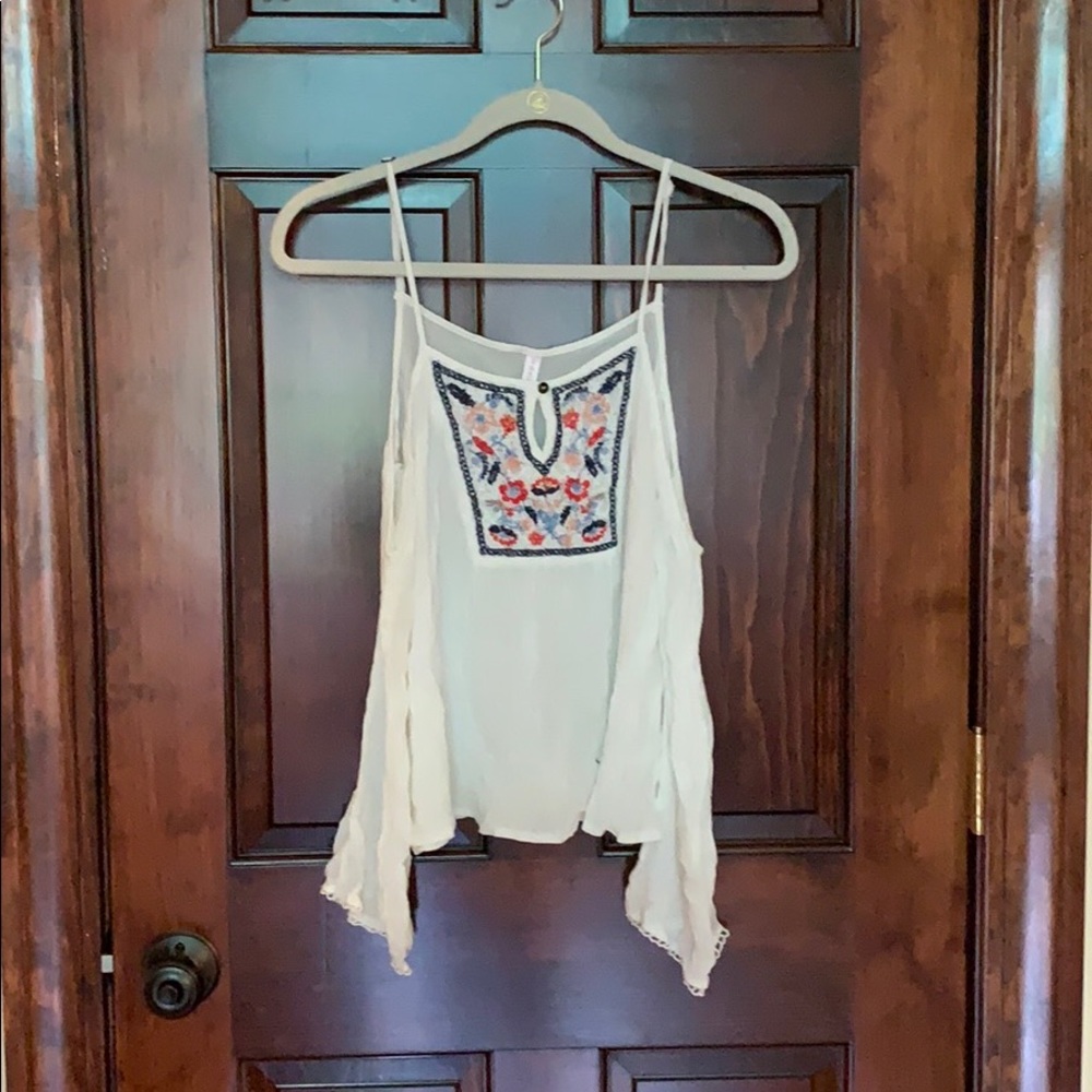 Shoulder cutout top